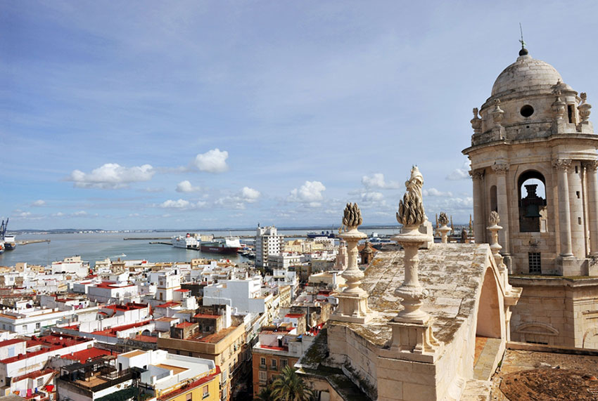 Descubre la Catedral de Santa Cruz de Cádiz - Hotel Regio 2